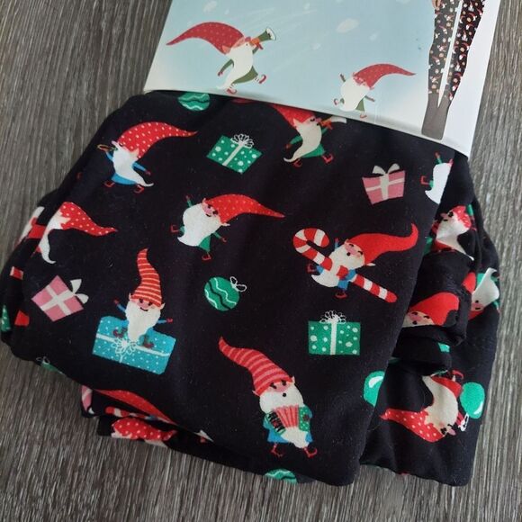 Holiday Leggings with Festive Gnome Print 3X - Picture 3 of 3